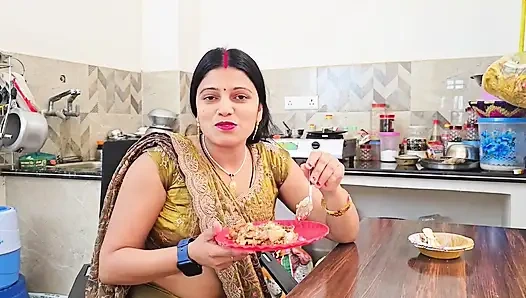 Моя горячая бхабхи застукала меня, когда я мастурбировал полностью в моей комнате