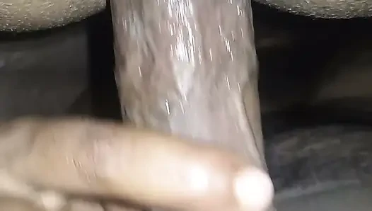 Hari ini, aku dan istriku bersenang-senang, dan aku berbagi momen-momen itu sama kalian semua."