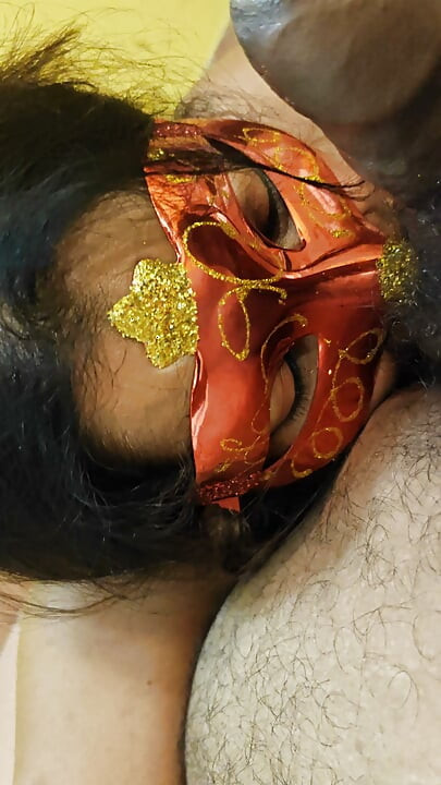 Büyük Göt Desi MILF Evcil Köle Olivia ayak yalama, yüz tokadı, göt tokadı, saç çekme ıslak derin boğaz cezası yüksek sesli inlemelerle kullanılıyor