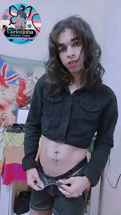 Gothic Carlezinha taking off her shorts and panties getting all wet and naked