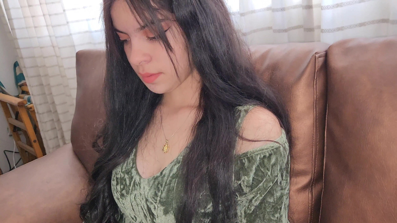 她的邻居操她，她对丈夫不忠