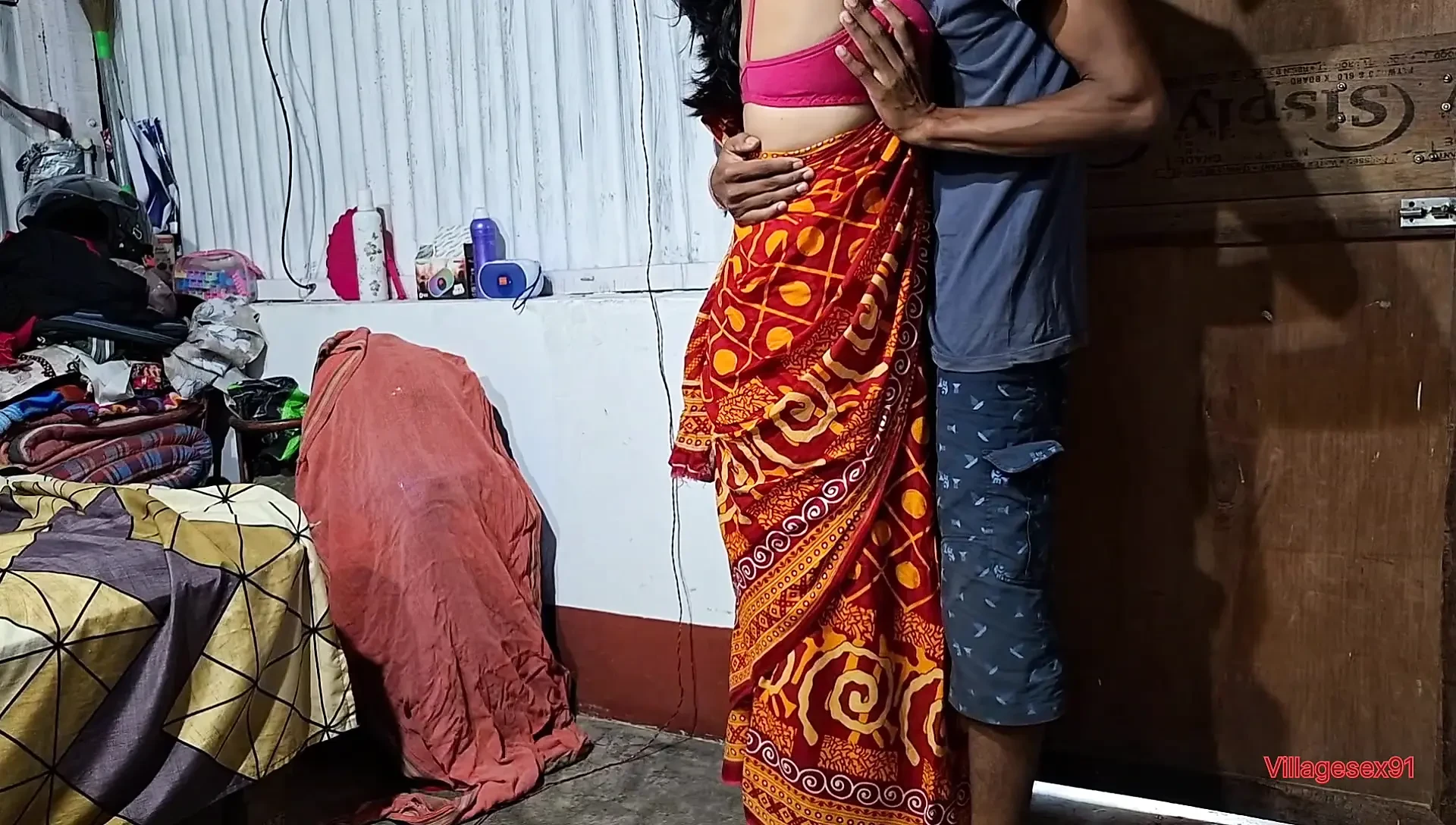 Saya pencipta kandungan lucah yang saya mahu mempromosikan jenama awak dalam video saya dalam promosi tshart