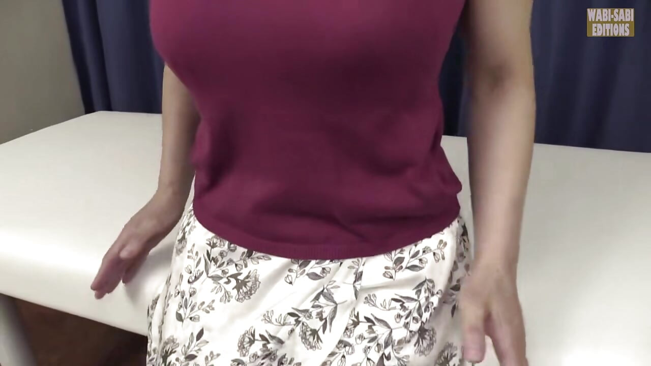 منحنيات إلهية. تصبح كوزوي توكيتا إلهة جاذبيتها الخاصة. الجزء الأول