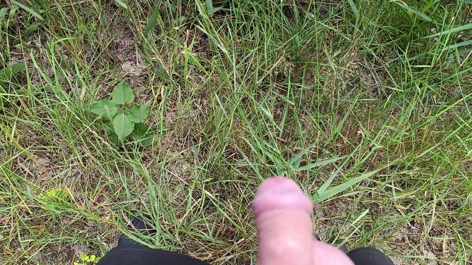 Açık havada işiyor