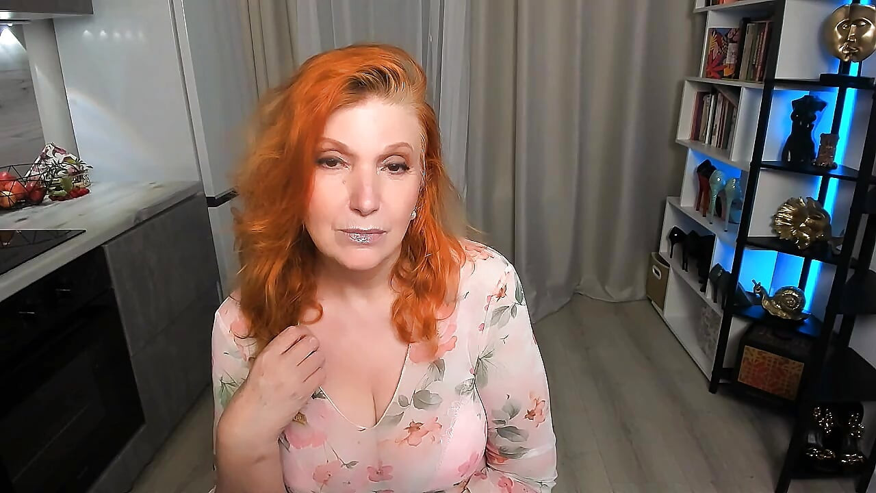 I'll show you my body while I'm chatting...