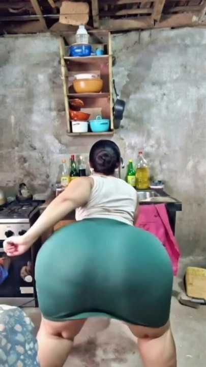 大屁股教会女人 #2