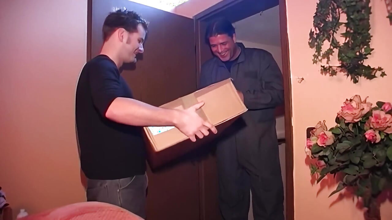Con đĩ tóc vàng bị nện kiểu chó trên đi văng