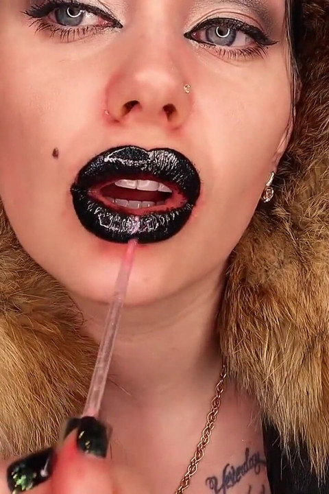Kick your balls for my perfect lips