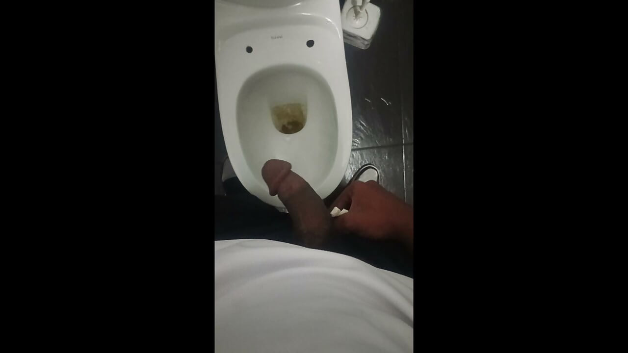 Solo Amateur Pissing - Real Bathroom Urination Closeup - 18+ Verified Creator