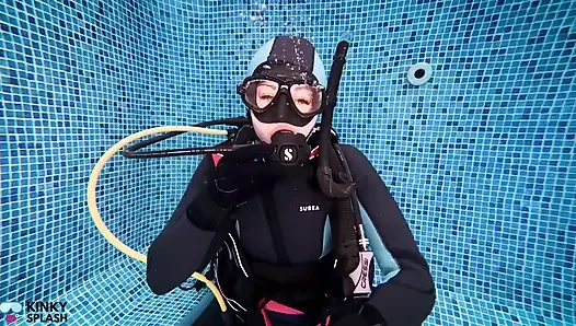 Sesi pelatihan bawah air keterampilan scuba