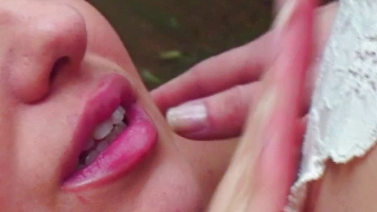 Lesbische Abenteuer im Garten