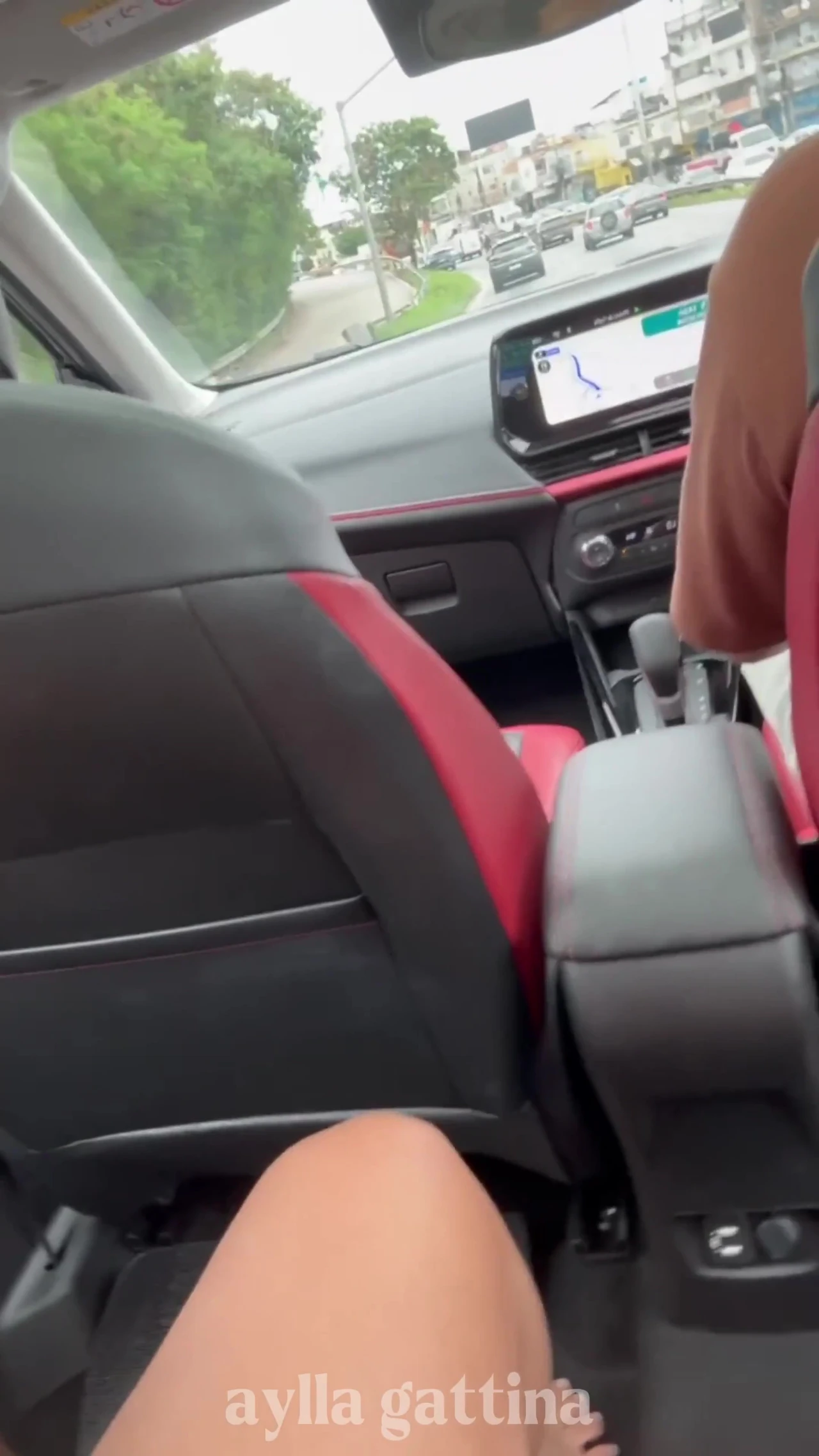 Uber'in arka koltuğunda mastürbasyon yaptım