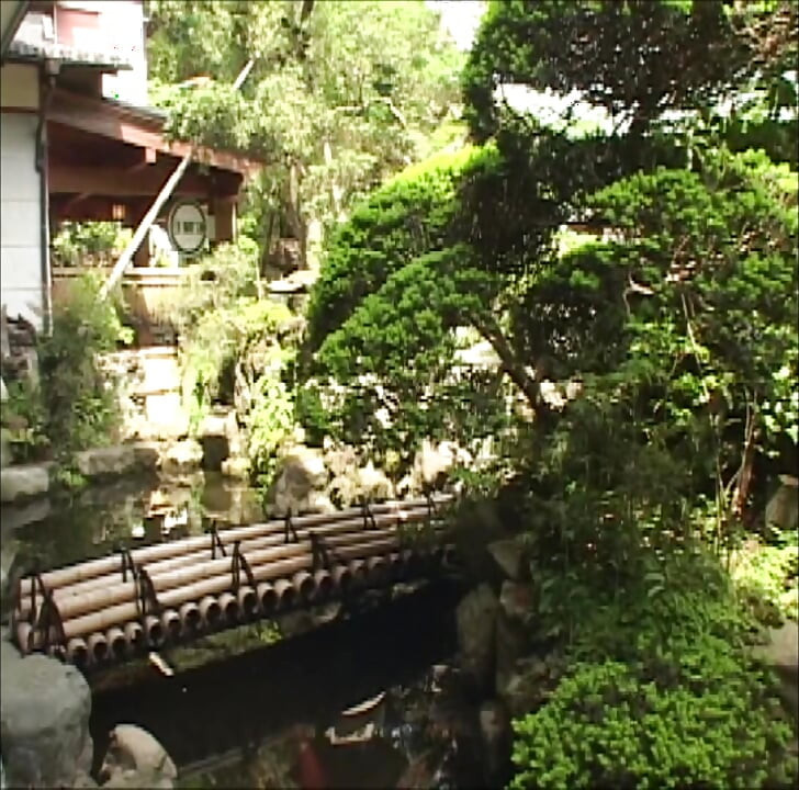 P128G03 The beautiful proprietress of a quiet mountain hot spring inn near Tokyo. Lesbian sisters, forbidden sex at home!　A sensual erotic drama that evokes the Showa era!