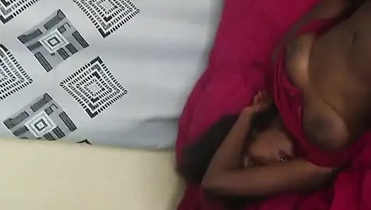 Biarawati itu mengharuskan memeknya yang sempurna