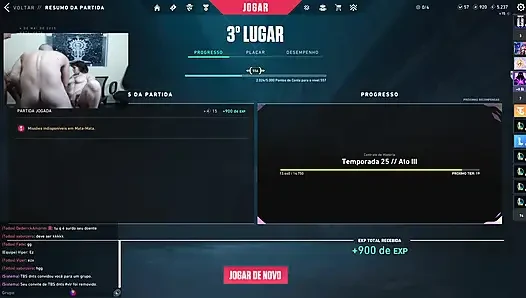 Он играет, я отдучиваю их