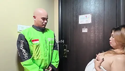 Prank Ojol Indonesia Dapat Bonus Tambahan Dari Ibu-ibu Bahenol Ini