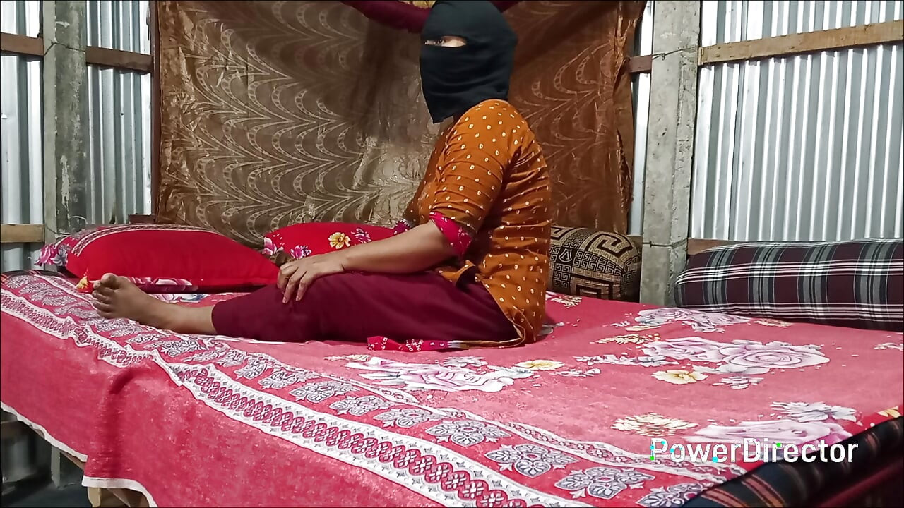 Üvey oğul üvey anne evde köyde götünü sikiyor