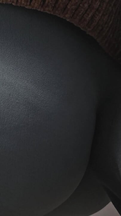 Stranger With Huge Erection Ejaculate In Subway Train On Random Girl's Tights