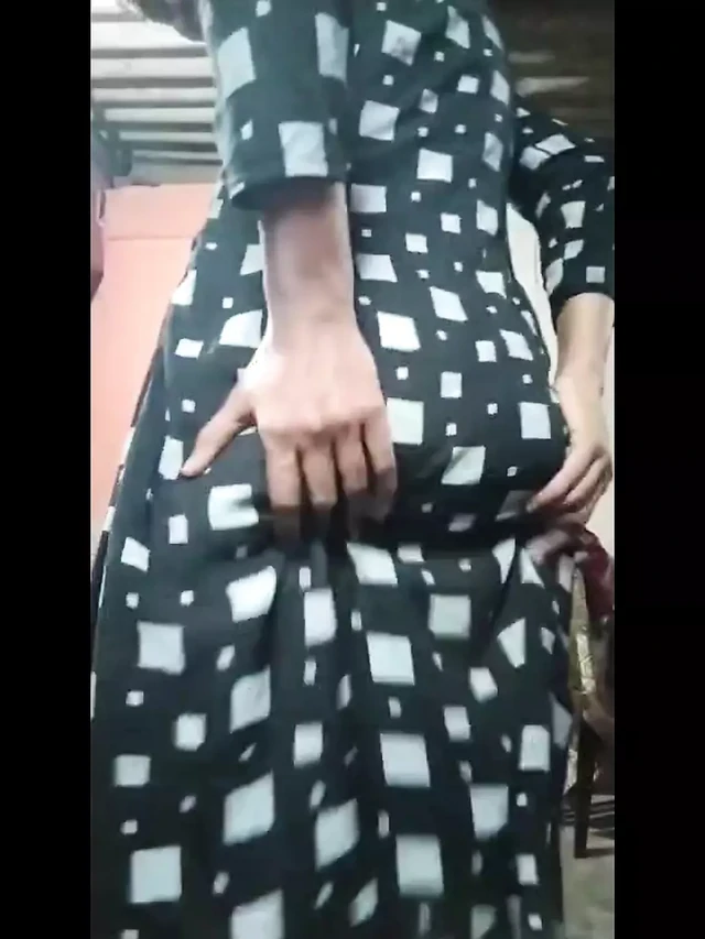 Thick Mallu Girl Twerking in Saree – Desi Bhabhi Booty Shake