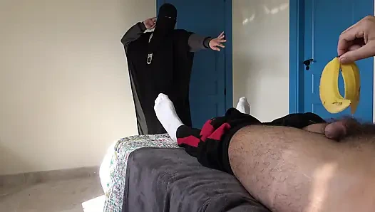 78 yaşındaki Alman dede Türk kızına onun için dans etmesini söylüyor