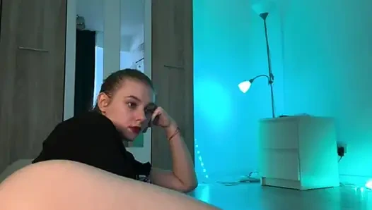 Jucielussie dildo emiyor ve seksi domaltmalı