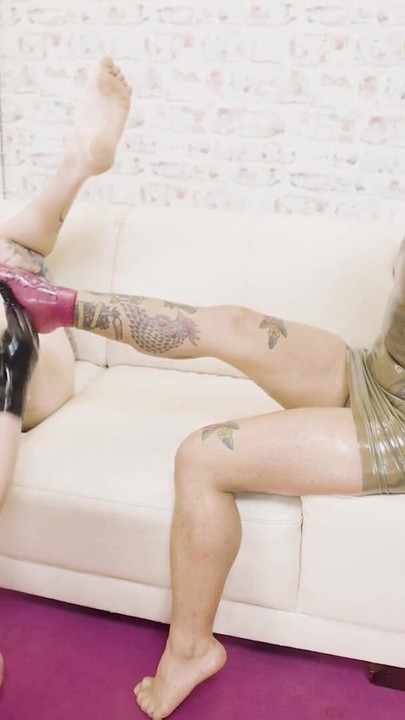 Altı yumruk, bir göt aşırı çift yumruk sokma, yarak kafesi | Klip 1