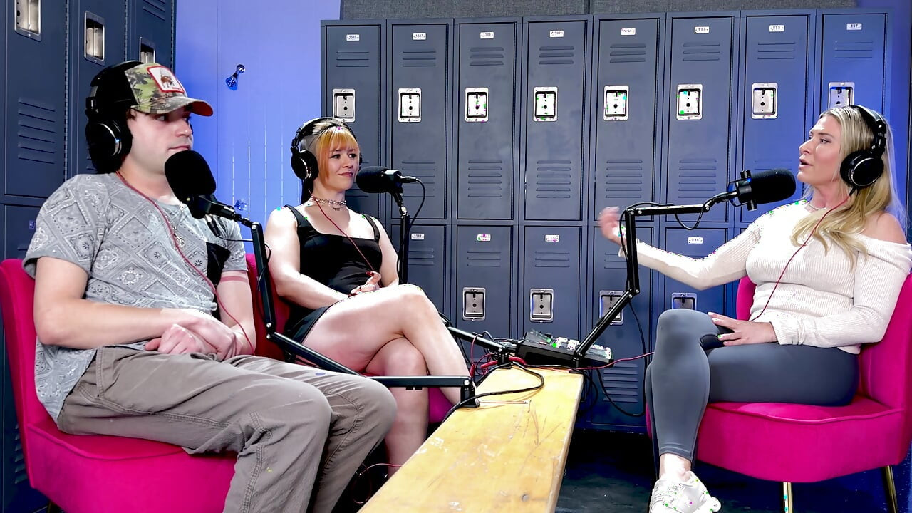 Ariel habla con Stella Cloud y Buck sobre su reciente partido