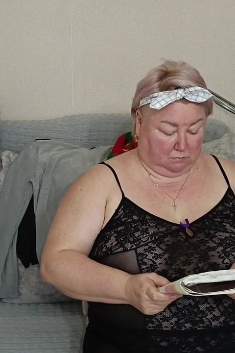 I Help My Mother-in-law with English and She Gives Me a Blowjob