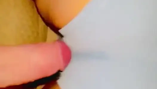 Ngusap kontol besarku di selangkangan istriku pakai stoking yoga pendek gaya doggy