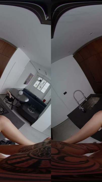Min latinske romkamerat ber meg knulle henne - Virtual Real Porn | Klipp 1