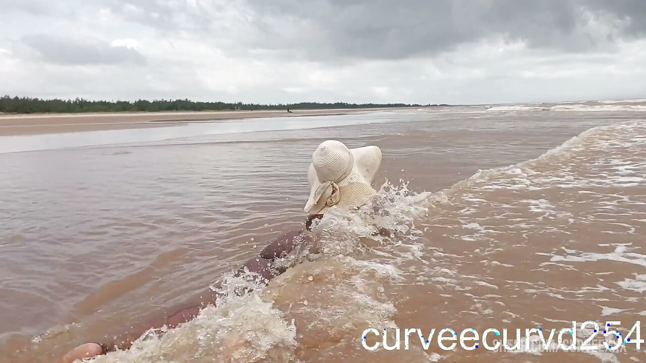 Uma Rapidinha Na Praia Com Um Cara Local