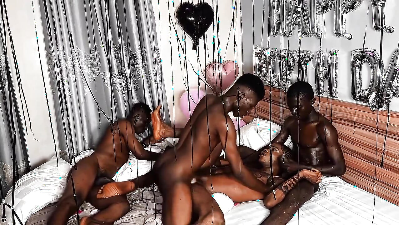 Happy Birthday to Me 16 Cute Guys Celebrated It with Me