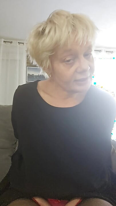 Gel ve iyi bir orospu gibi vajinamı ve popomu ye.