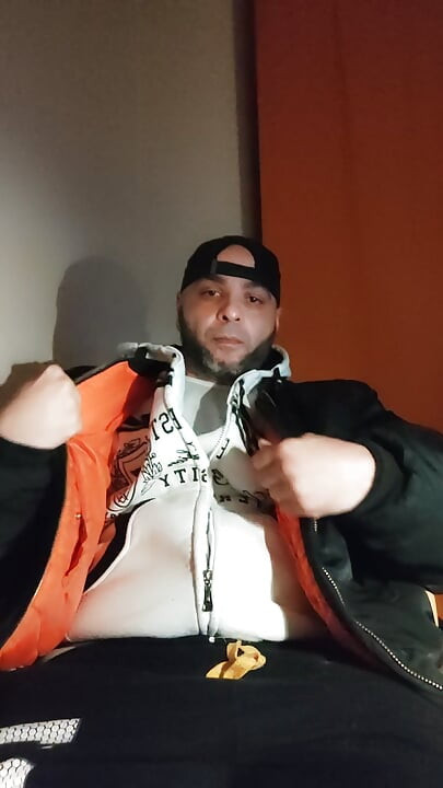 Dirtyjunkbro Is Bored He's Looking for Buddies