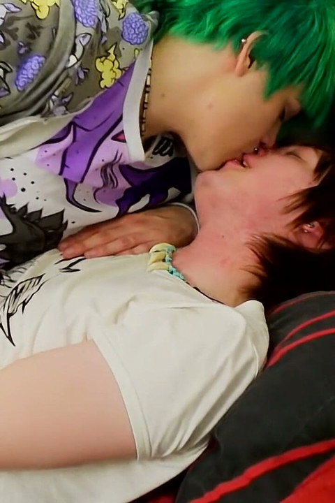 Drake Shows New Emo Alex How It Goes