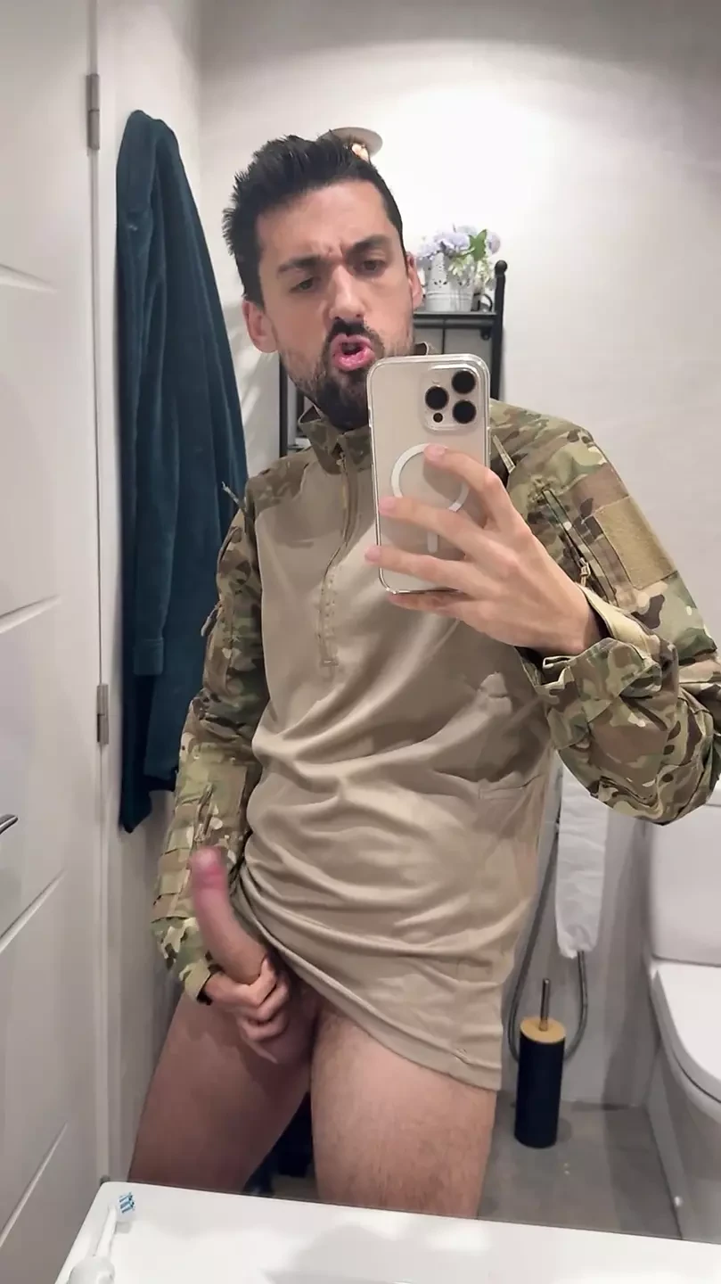 ムラムラした軍のオナニー