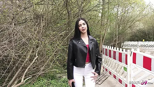 Alman izci - ince ve küçük memeli latin kız Kubera Fortuna ilk oyuncu seçmelerinde sikişiyor