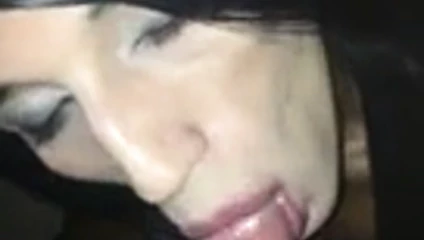 Travesti melda şişman yarağı emiyor