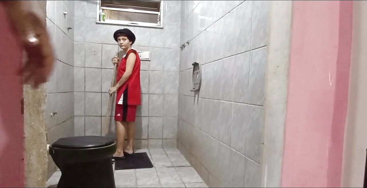 I put the shoe to suck in the bathroom