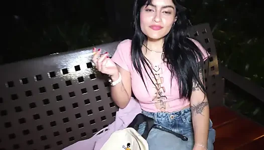 Amateur Öffentliches Abschleppen: Latina-fan Mit Pornhub Rucksack Gibt Deepthroat Blowjob Und Bekommt Rohen Creampie