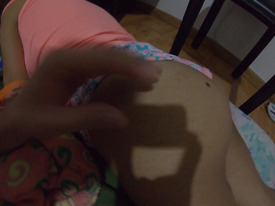 Meu melhor amigo me ajuda a gravar meus primeiros vídeos pornôs