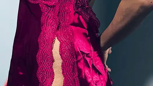 Ateşli Asyalı evli kadın ve kocası birbirleriyle alay ediyor