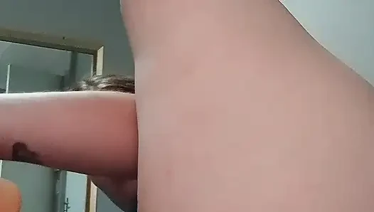 Ev hanımı ıslanıyor ve anal seks yapıyor
