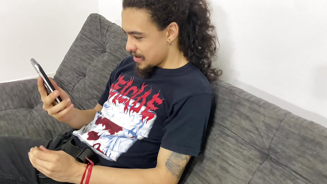 ERWISCHT MIT DEN FOTOS SEINER STIEFMUTTER!