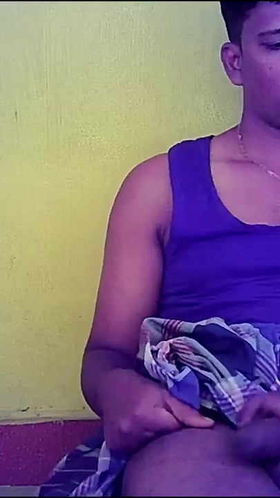Trenutak koji morate vidjeti iz "Indijska seoska kućanica, gurni moj veliki kurac i ljubi se"