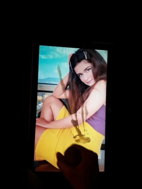 Avneet Kaur cum tribute
