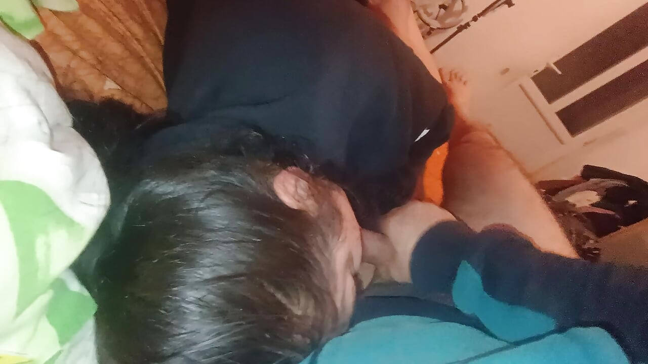 Γυρίζω σπίτι και γαμιέμαι καλά