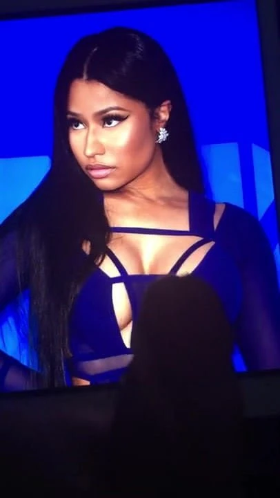 Hãy cống đến nicki minaj 13