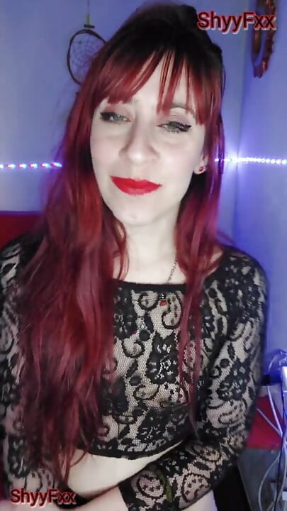 Shyyfxx een hongerige vampier die je gebruikt om zijn rollenspel Fever Joi te verlichten