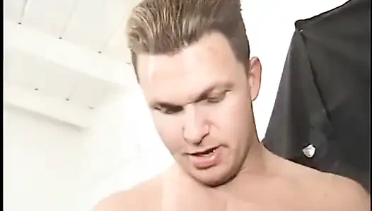 Oma mit viel apetite liebt es, es von schwarzen bis weißen männern zu nehmen